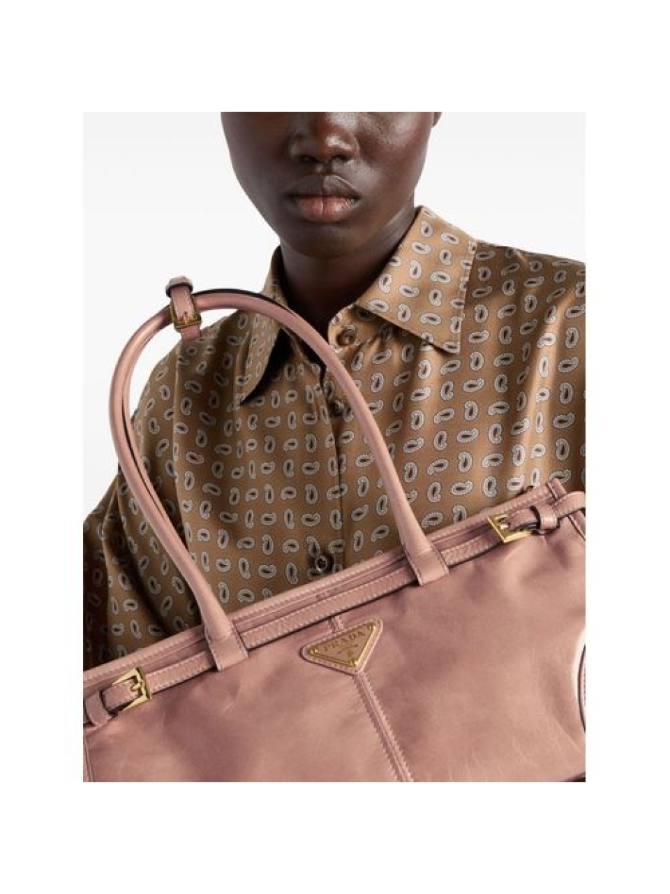 Кожаная сумка среднего размера Prada